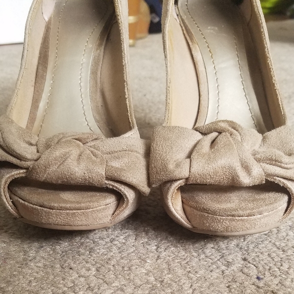 Fioni Tan Heels Open Toe Pumps Size 6.5W - Picture 2 of 7